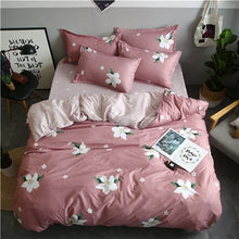 Load image into Gallery viewer, Black Feather Bed Linen Set