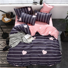 Load image into Gallery viewer, Black Feather Bed Linen Set